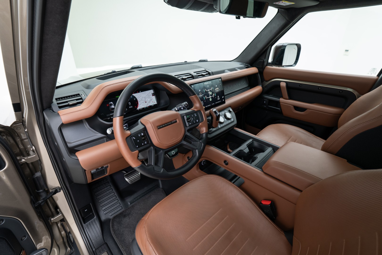 2025 LAND ROVER DEFENDER P635 OCTA | GCC 5 YEARS WARRANTY | 635 HP | HIGH SPEC